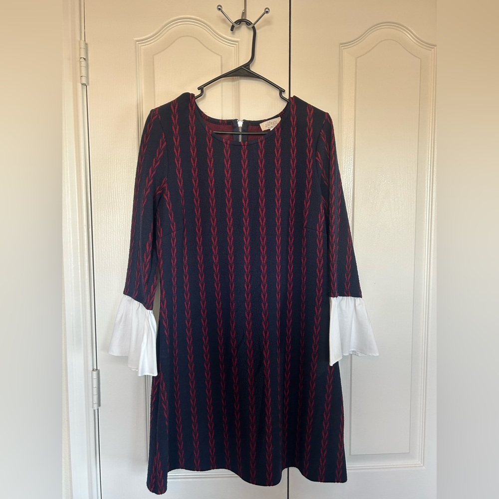 Elegant Navy and Red Dress with White Flared Sleeves